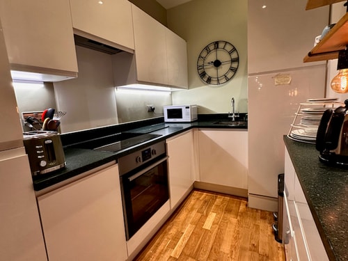 Modern and Bright 1BD Apartment in Lewes, Sussex 2 Hello Guest