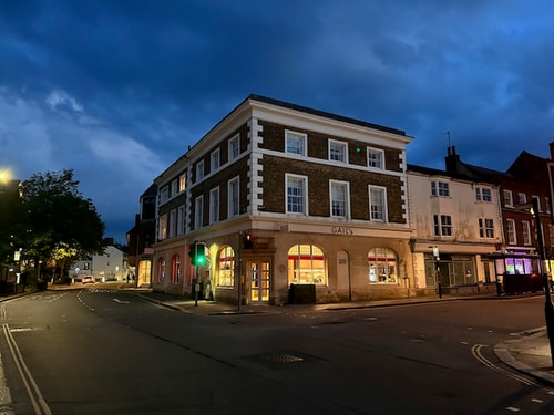 Modern and Bright 1BD Apartment in Lewes, Sussex 3 Hello Guest