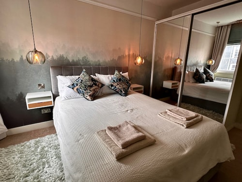 Modern and Bright 1BD Apartment in Lewes, Sussex 5 Hello Guest