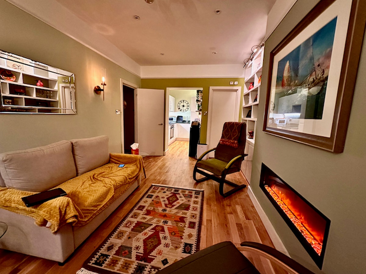 Modern and Bright 1BD Apartment in Lewes, Sussex 6 Hello Guest