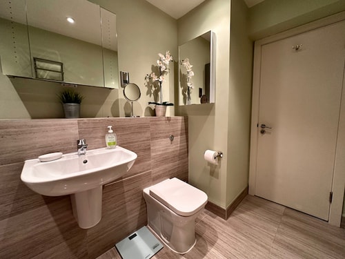 Modern and Bright 1BD Apartment in Lewes, Sussex 12 Hello Guest