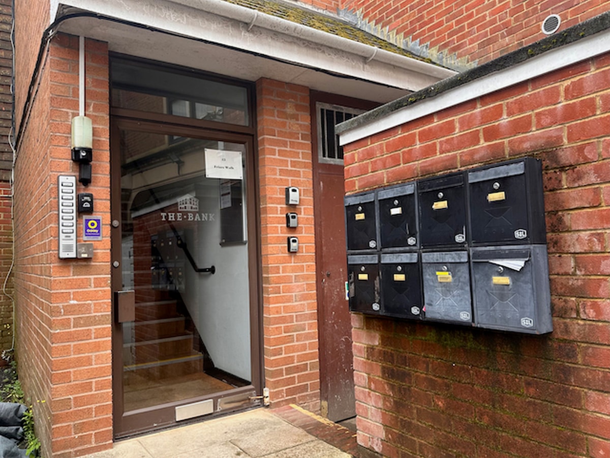 Modern and Bright 1BD Apartment in Lewes, Sussex 16 Hello Guest