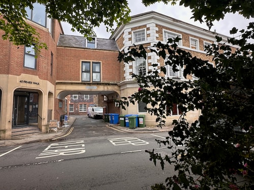 Modern and Bright 1BD Apartment in Lewes, Sussex 18 Hello Guest