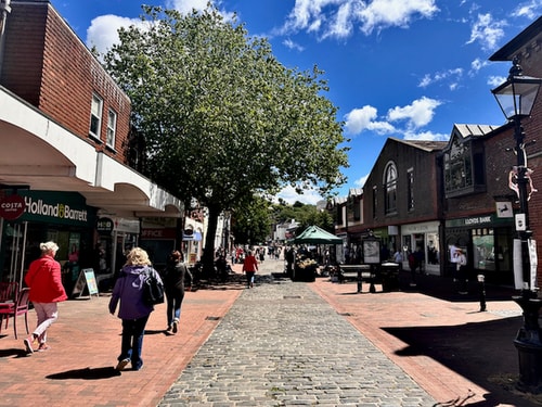 Modern and Bright 1BD Apartment in Lewes, Sussex 19 Hello Guest