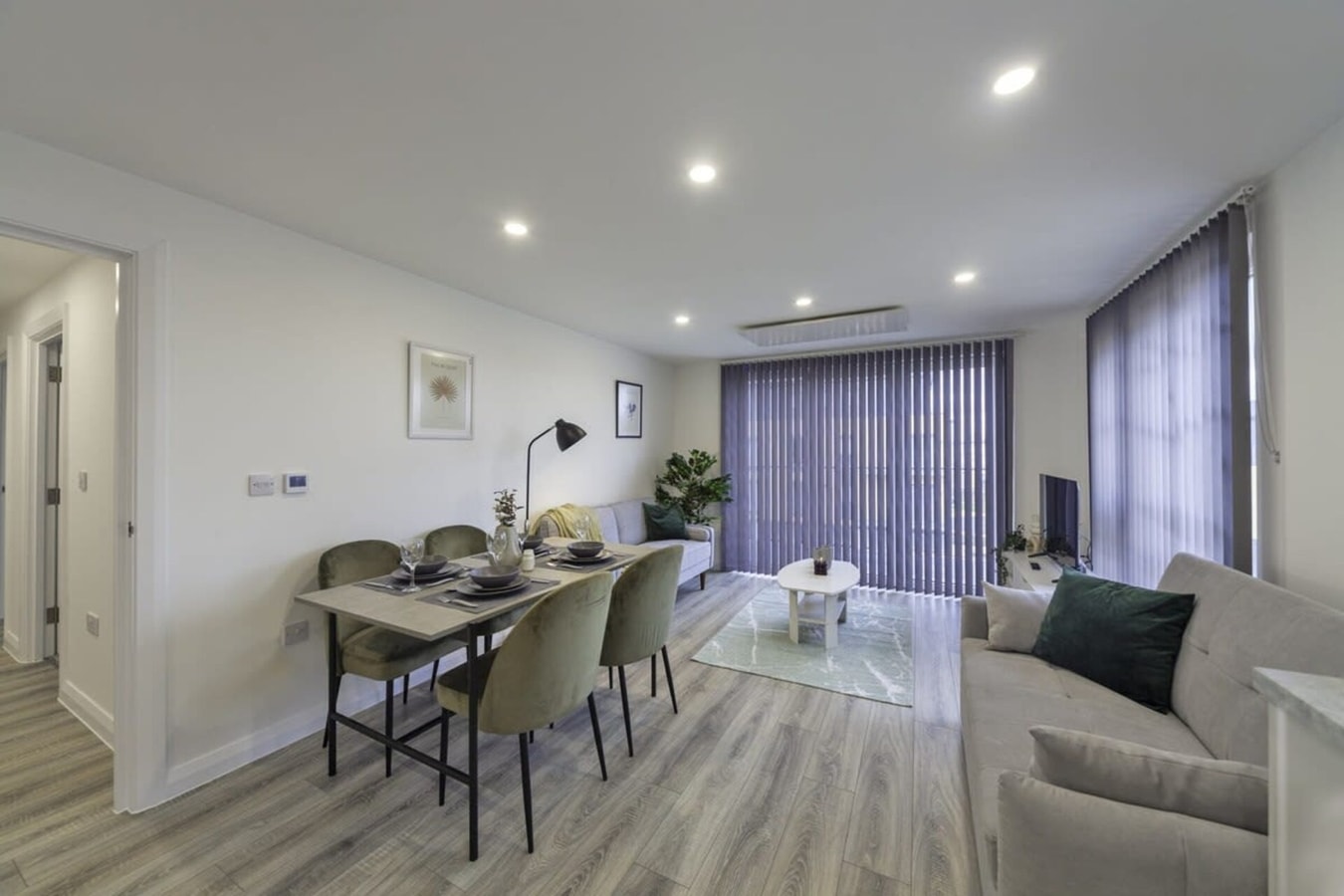 Stylish & Modern Flat 2 Min Walk to Ashford Outlet 10 Hello Guest