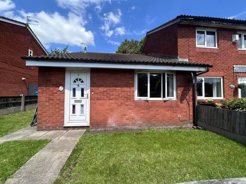 Oldham Bungalow Retreat: 2BD Peaceful Comfort 23 Hello Guest