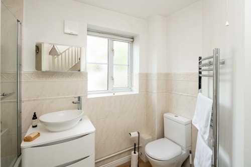 Loughton Hideaway: Cozy 1BD Near Tube & Nature 15 Hello Guest