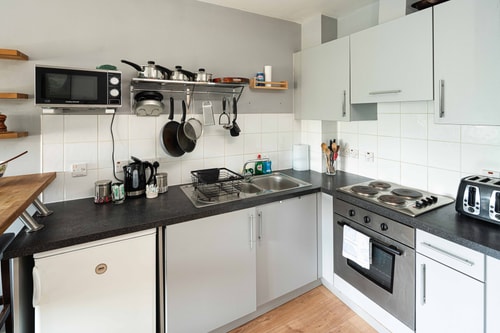 2BD Flat by Common & Village - Wimbledon, Zone 3 1 Hello Guest