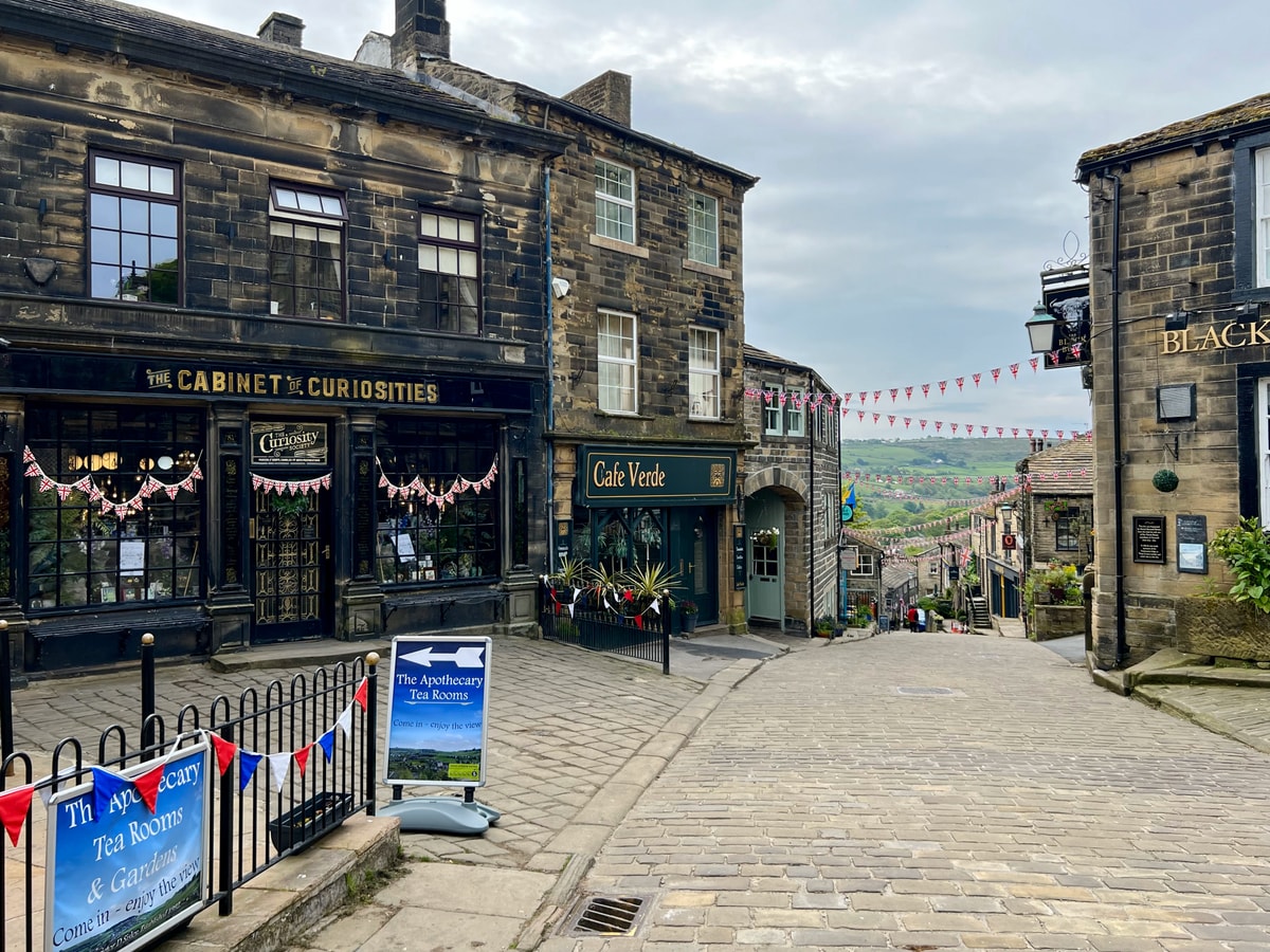 Charming 1880s 2BD Haworth Home 14 Hello Guest