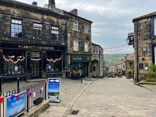 Charming 1880s 2BD Haworth Home 14 Hello Guest