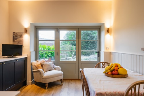 Charming Coach House Retreat Near Sherborne Abbey 6 Hello Guest