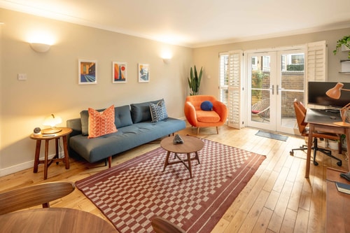 Serene Garden Flat - Steps from Tower Bridge