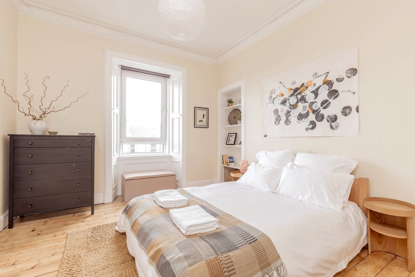 Edinburgh Castle Views! Stylish 2BD Flat, Sleeps 4 gallery image 11