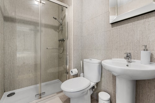 Spacious 4-Bed Home Near City Links 14 Hello Guest