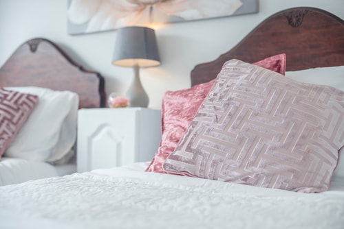 2BD Holiday Home Stunning views of the Sea & Gower 27 Hello Guest