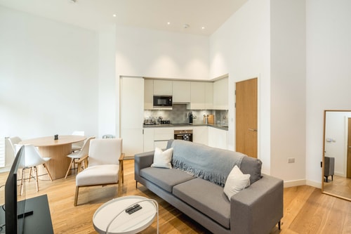 Modern 2 bed Flat Near O2 & Canary Wharf 8 Hello Guest