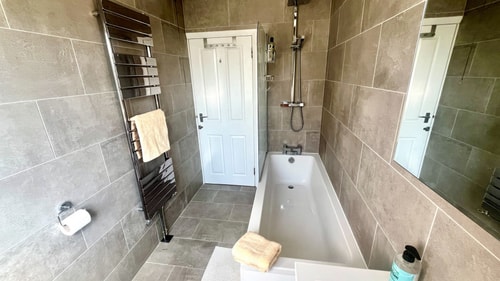 Modern 1 Bedroom Apt in Maidenhead nr River Thames 6 Hello Guest