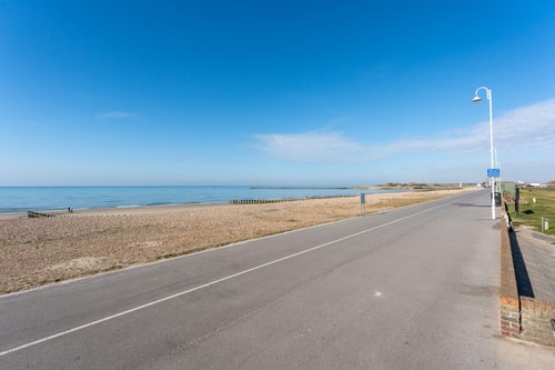 Tranquil 3BD Haven by the Sea in Littlehampton 31 Hello Guest