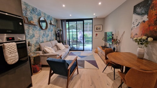 2BD South Croydon Haven: Garden Serenity 5 Hello Guest