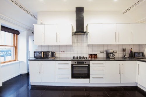 Charming 2 Bedroom Flat in the Heart of Kirriemuir 6 Hello Guest