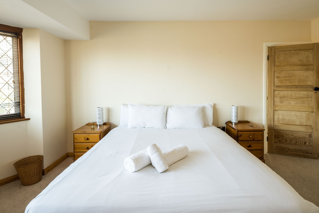 Elegant 2BD House with Garden and Decked Patio 9 Hello Guest