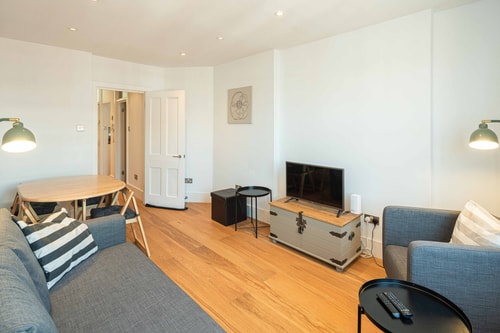 Modern 1-Bed Flat in Central Bloomsbury 14 Hello Guest