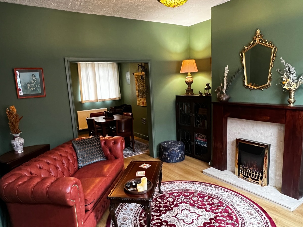 Robin’s Hollow: 2BD Home Near Wrexham AFC 5 Hello Guest