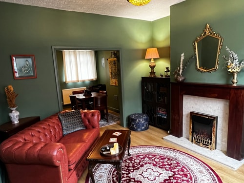 Robin’s Hollow: 2BD Home Near Wrexham AFC 5 Hello Guest