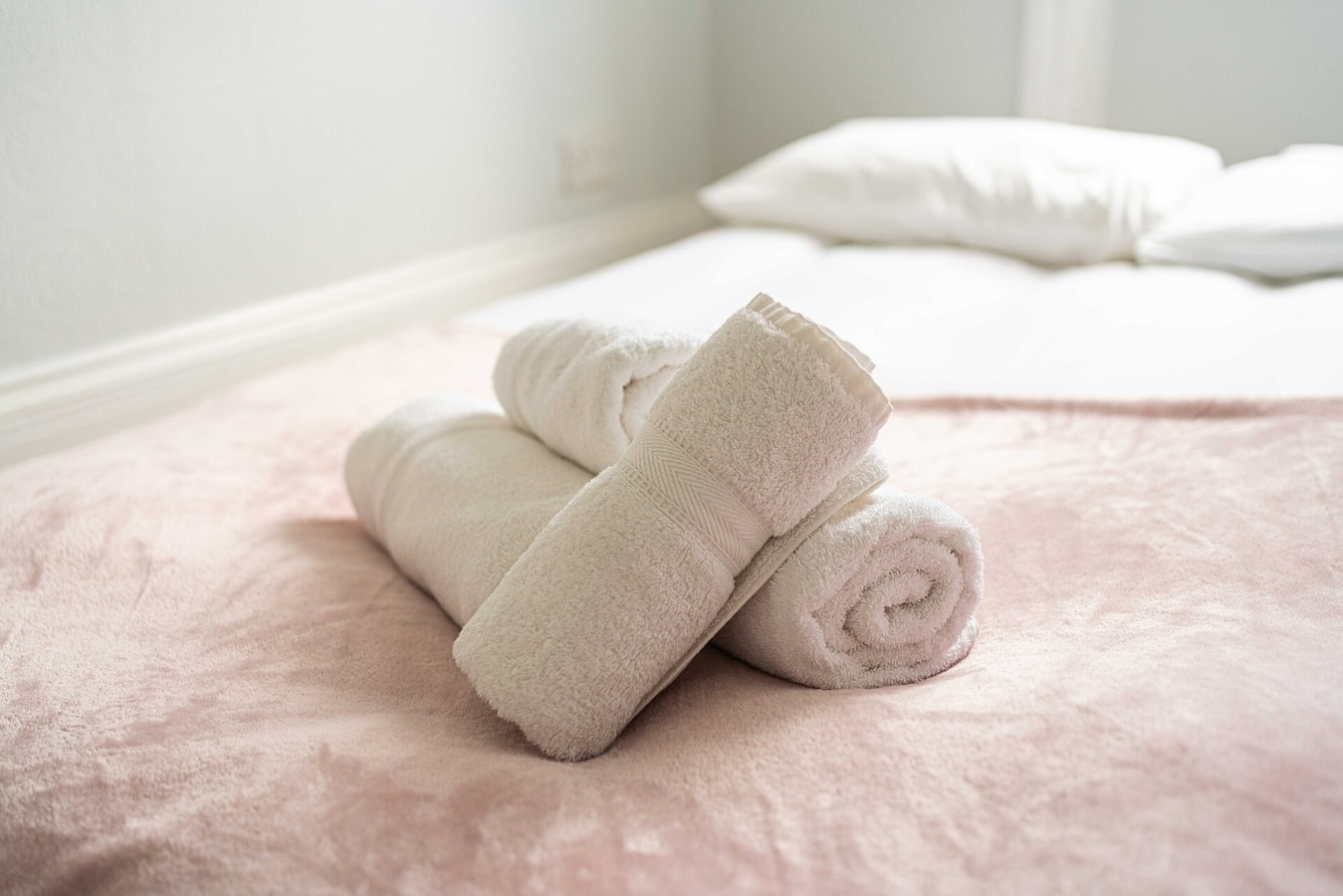 Elegant 2BD Flat with Views Near Barons Court 14 Hello Guest