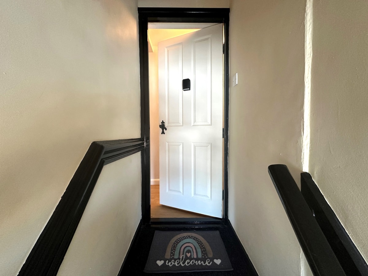 Bright Seaside Apartment with Stunning River Views 32 Hello Guest