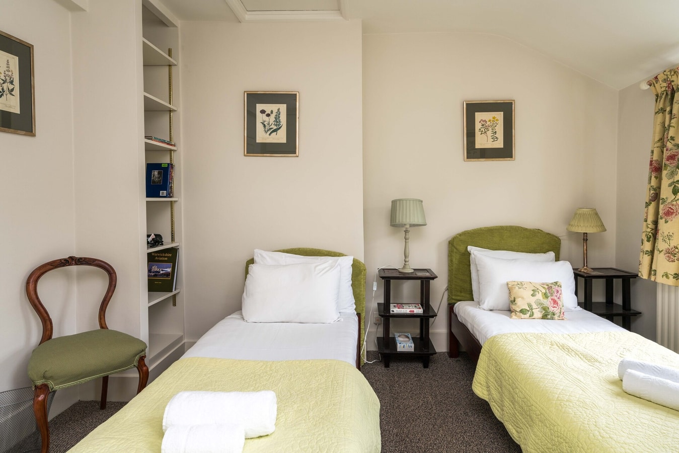 Charming 2BD House with Garden in Hammersmith 10 Hello Guest