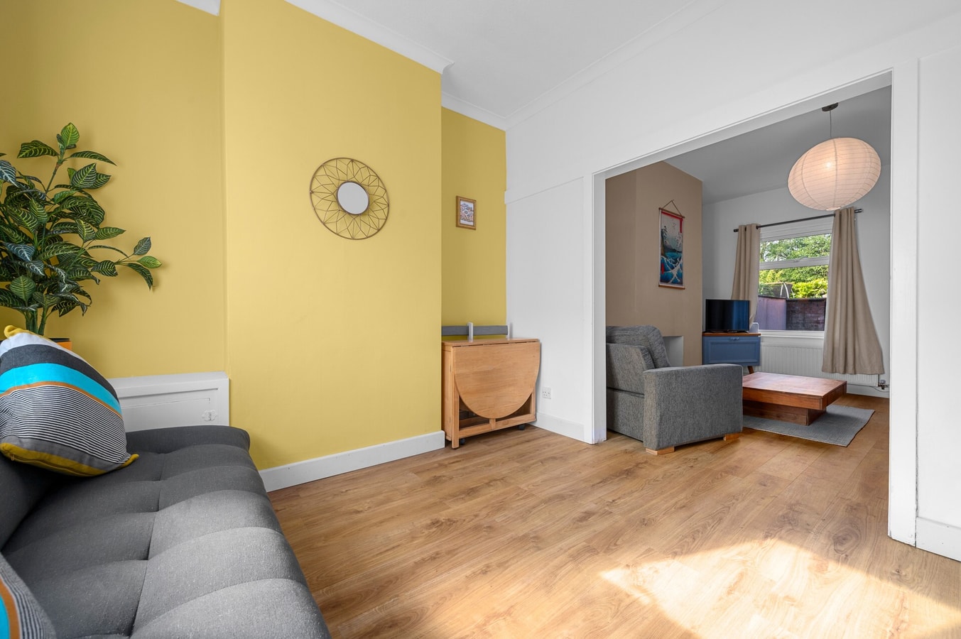 Bright 2BD Home - 10 mins to Central Manchester 9 Hello Guest