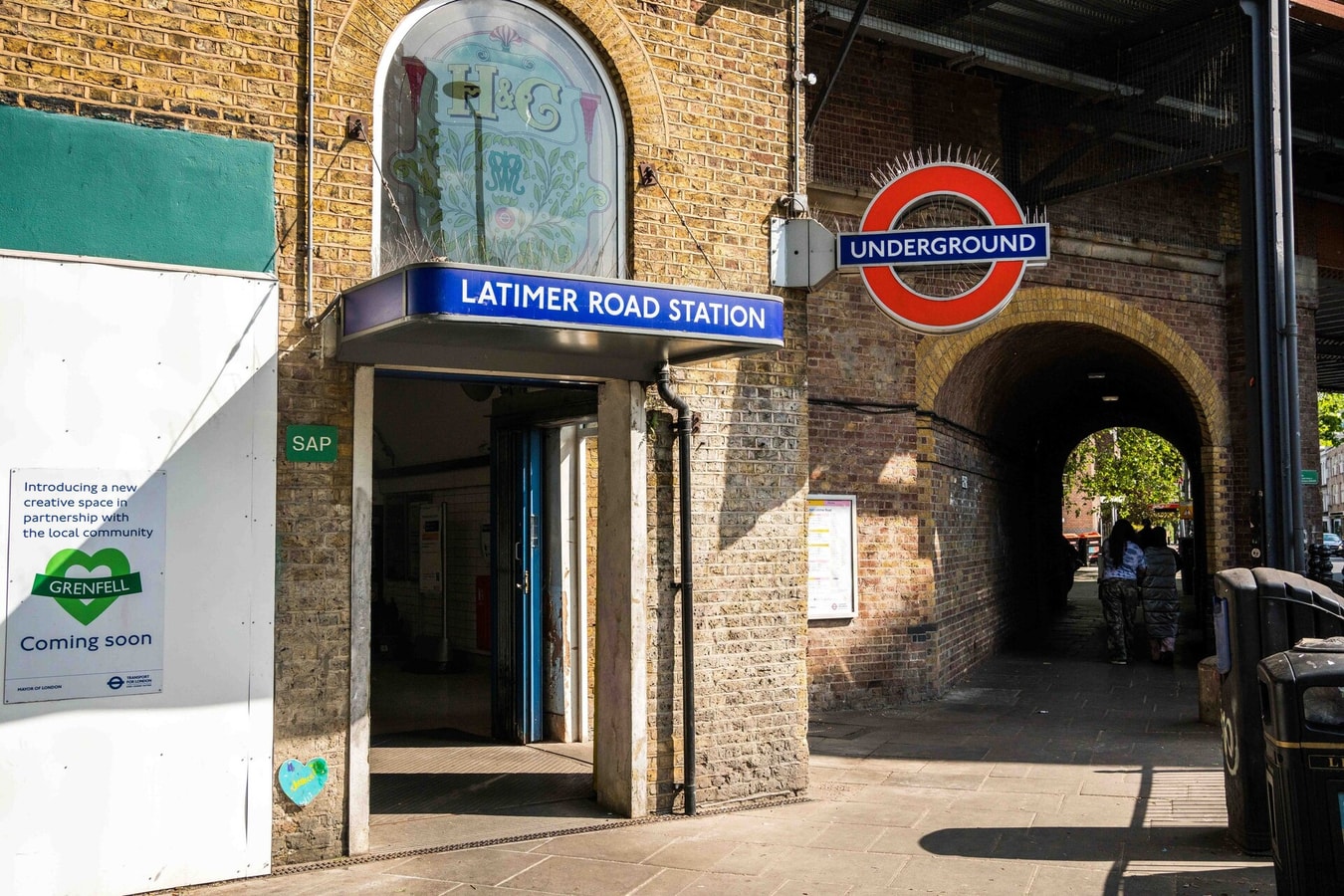 Shiny & Comfy stay with Underground links nearby! 18 Hello Guest