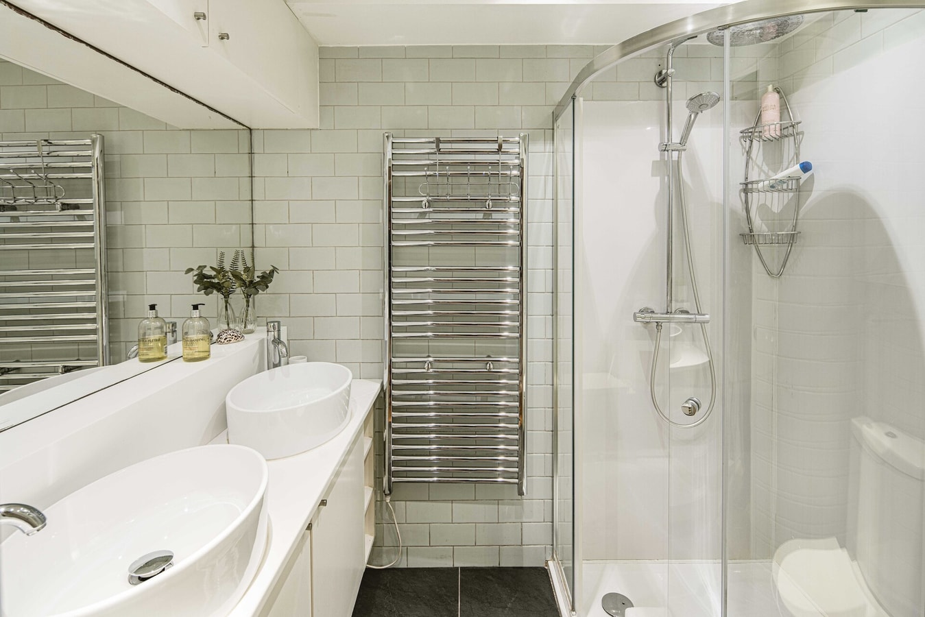 Beautiful 2-Bed Notting Hill Apt with Garden 16 Hello Guest