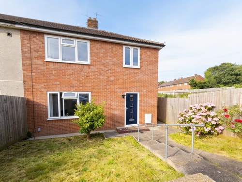 3BR Family Home with Garden & Parking