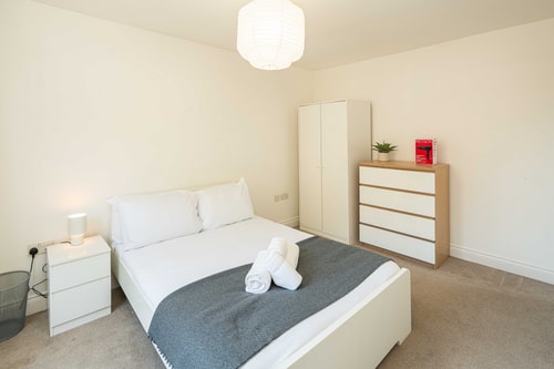 Super 2BD Maisonette in Queens Park, Maida Vale 3 Hello Guest