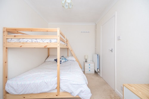 Amazing Beachside 2BD Family Home with Garden 10 Hello Guest