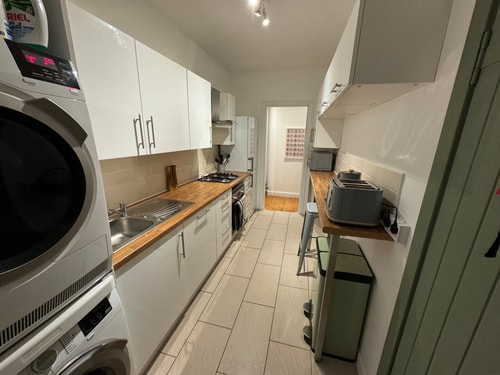 Stirling Haven: Charming 3B Apt in City Centre 15 Hello Guest