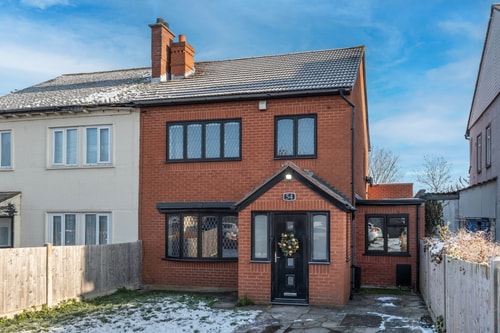 Tranquil 3-Bed Home with Garden View & Parking