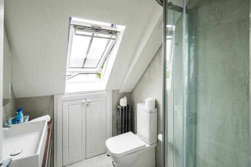 Sleek and Stylish 1BD Apt w/ Balcony, Hammersmith 12 Hello Guest