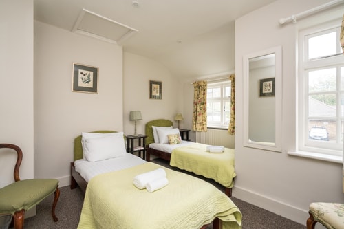 Charming 2BD House with Garden in Hammersmith 9 Hello Guest