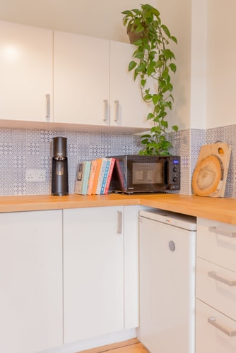 Edinburgh Castle Views! Stylish 2BD Flat, Sleeps 4 5 Hello Guest