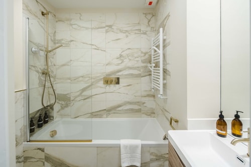 Stylish 2 Bedroom / 2 Bath in Notting Hill 14 Hello Guest