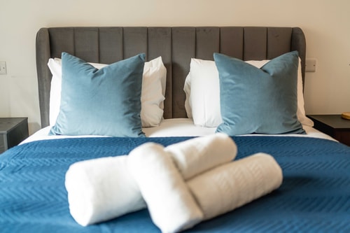 Modern 2 bed Flat Near O2 & Canary Wharf 1 Hello Guest