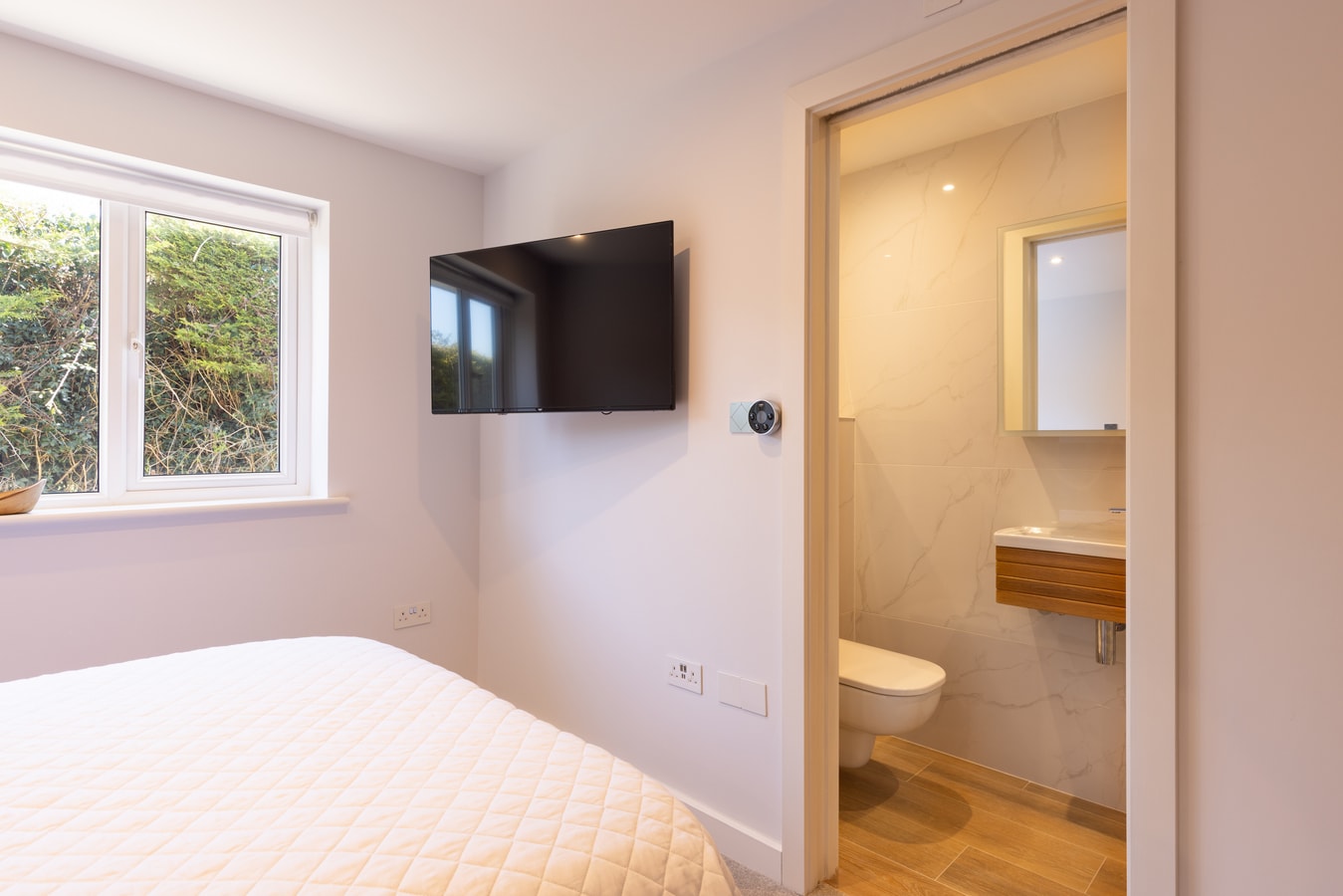 Spacious 4BD Smart Home in Idyllic Rural Setting 23 Hello Guest