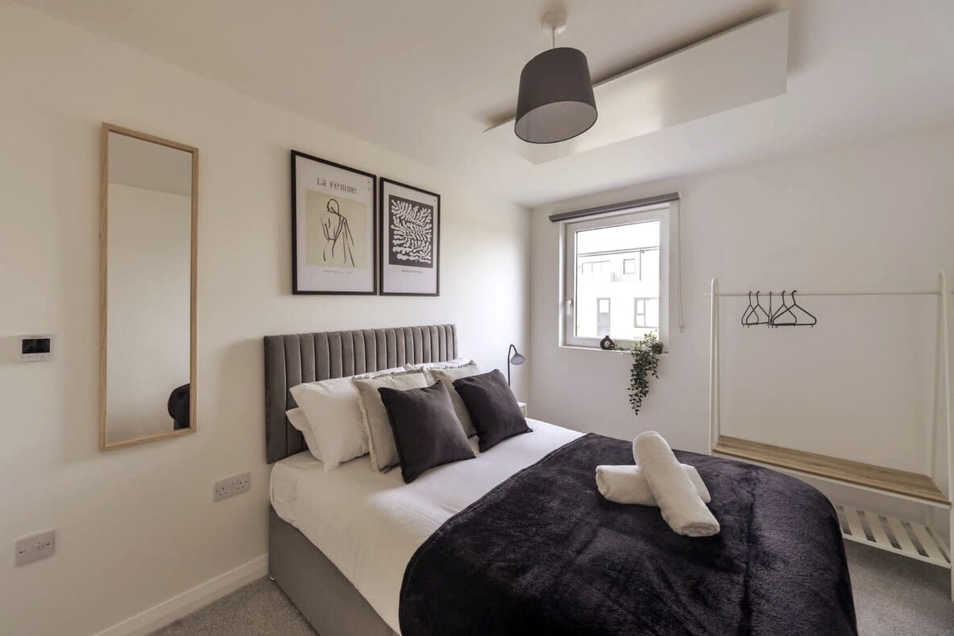 Stylish & Modern Flat 2 Min Walk to Ashford Outlet 6 Hello Guest