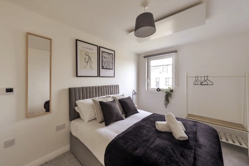 Stylish & Modern Flat 2 Min Walk to Ashford Outlet 6 Hello Guest