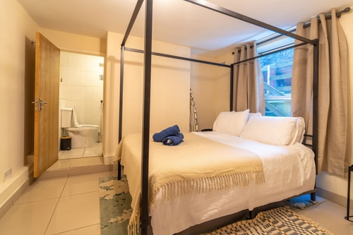 Private 1BD Flat near Gloucester Docks 1 Hello Guest