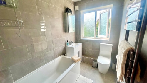 Modern 1 Bedroom Apt in Maidenhead nr River Thames 7 Hello Guest