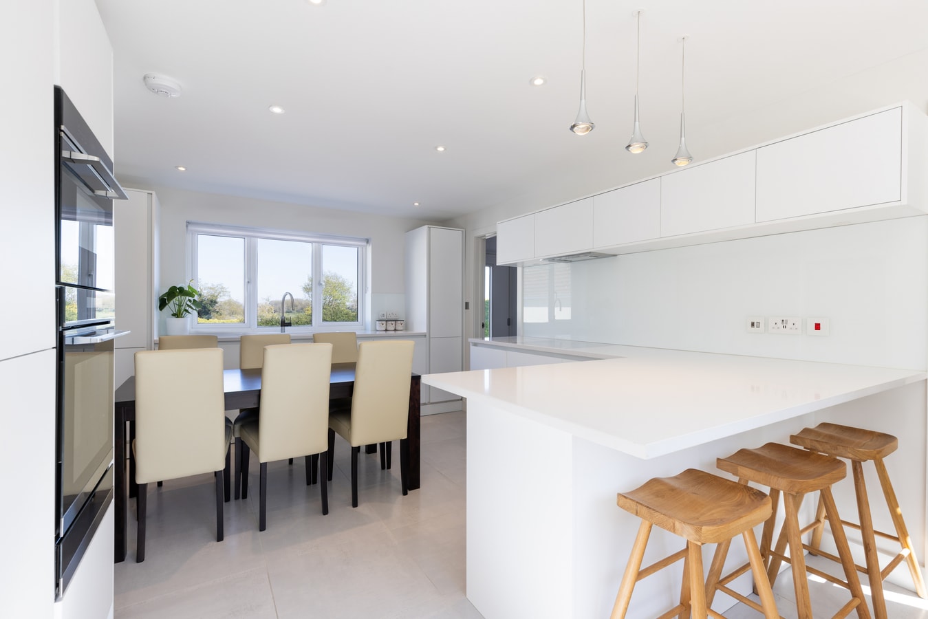 Spacious 4BD Smart Home in Idyllic Rural Setting 9 Hello Guest